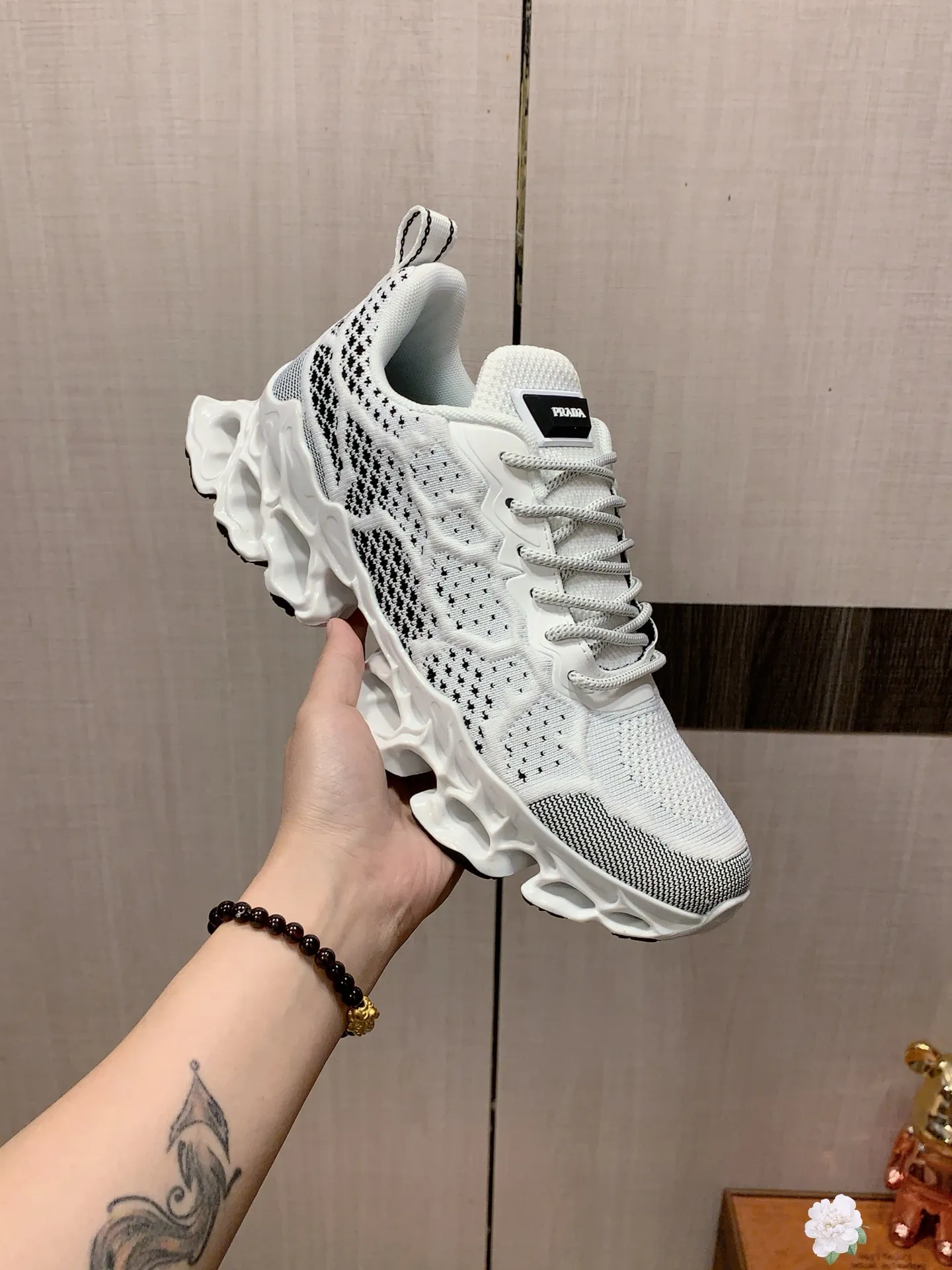 Men's men's shoes💰460💰💰🎩🎩[Lightning][Lightning] "PRADA*" The latest and most popular casual shoes, top brand [seduce] luxury ~ purchasing agency, top ~ quality. [Strong] The upper is made of imported breathable fly weave material ➕ breathable sheepskin feet (•) with fine workmanship. The original stylish and stylish soft rubber wear-resistant and non-slip outsole is light and comfortable on the feet. The real thing looks better when photographed. 004: Size: 38-44, 3️⃣ colors selected